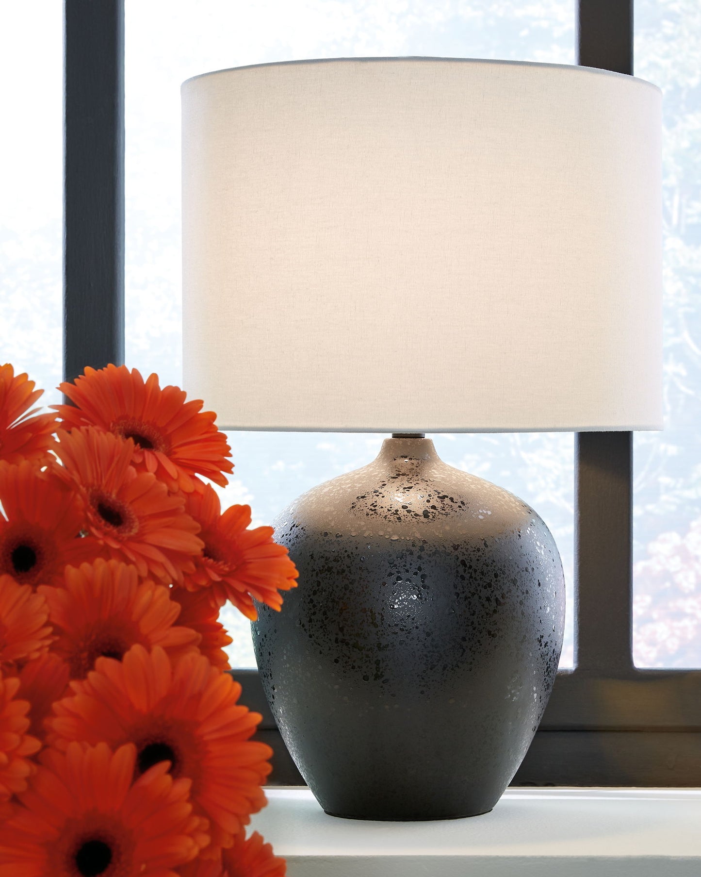 Ladstow - Ceramic Table Lamp - Black