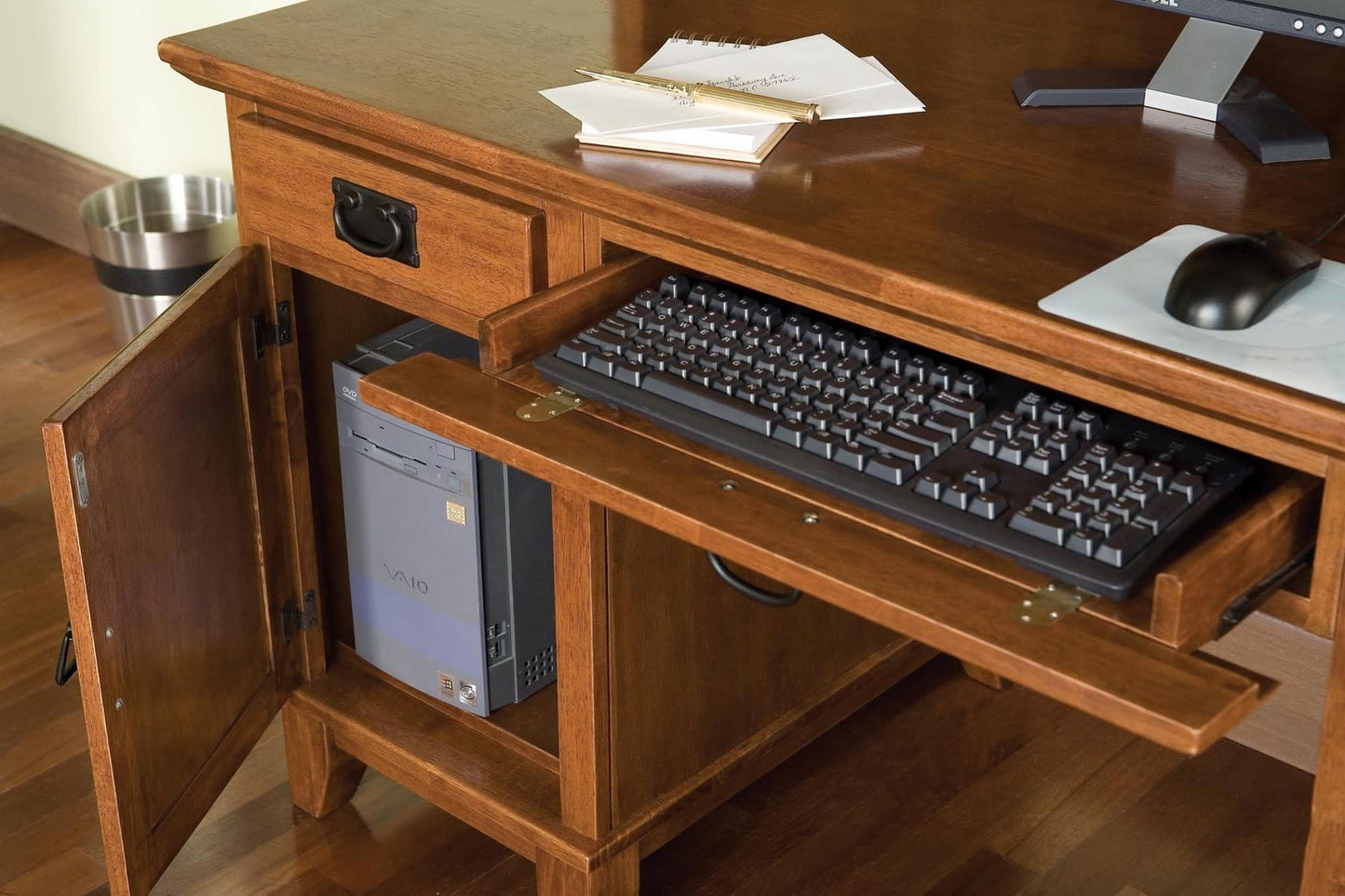 Arts & Crafts - Pedestal Desk - Light Brown